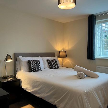 116 The Pond House Apartment โฮล์มเฟิร์ธ ภายนอก รูปภาพ
